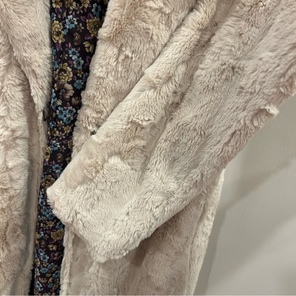 Georgie Women’s Faux Fur Coat Mid length Cream/ivory Soft Size 6 - Picture 7 of 11